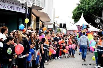 Papá Noel recibe el cariño de cientos de niños de Telde (Foto Antonio Alí y TA)
